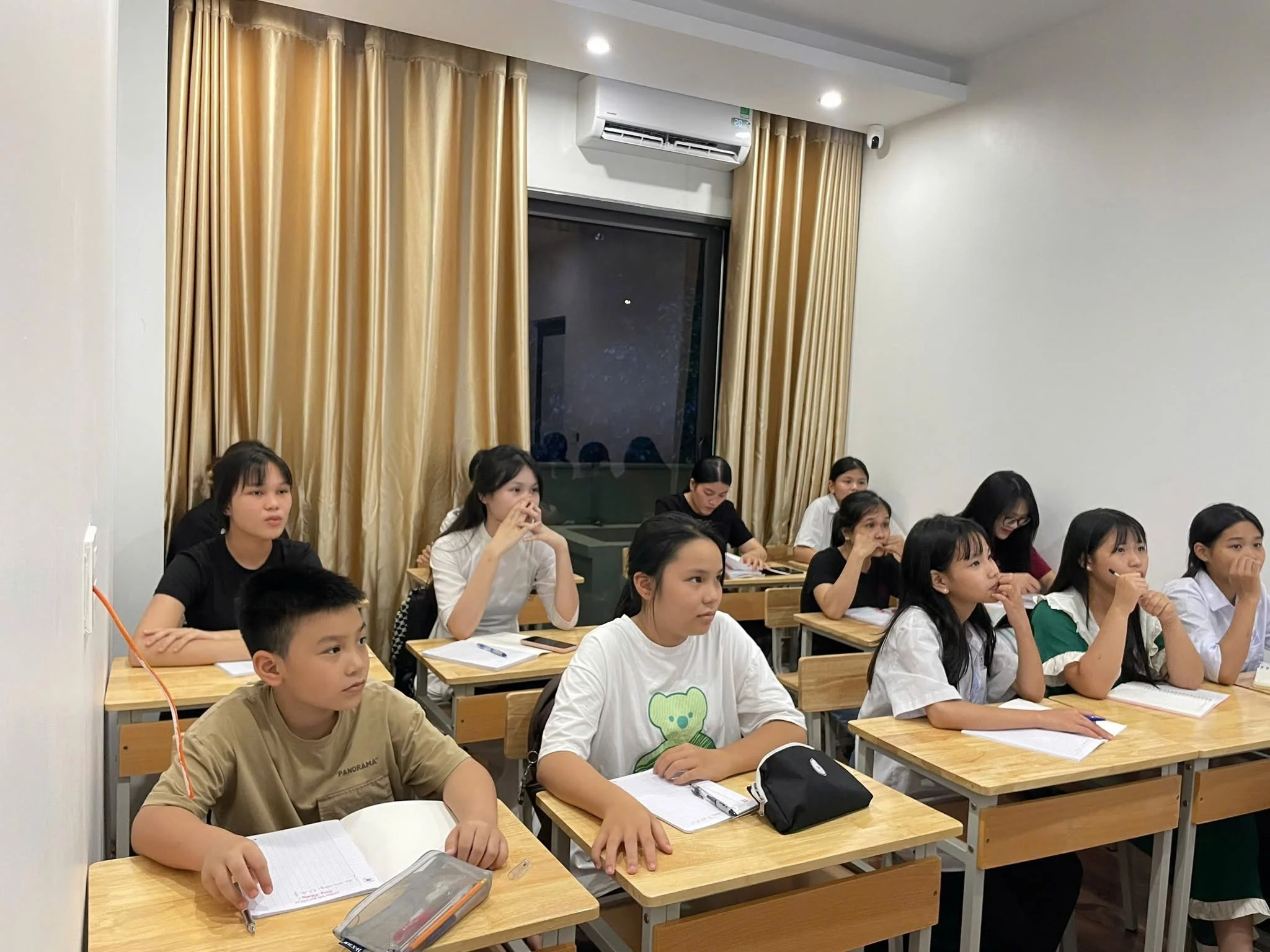 Không khí học tập thực tế tại Trung tâm tiếng Trung Tân Hoàng Huynh HSK